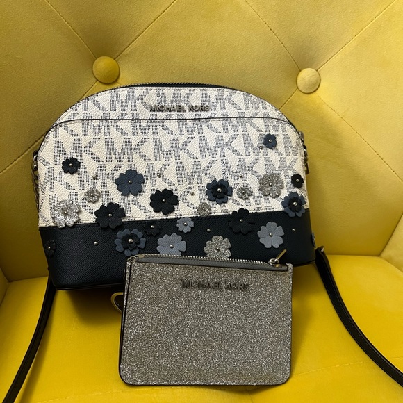 Michael kors Emmy cross body bag with matching wallet - Picture 1 of 11